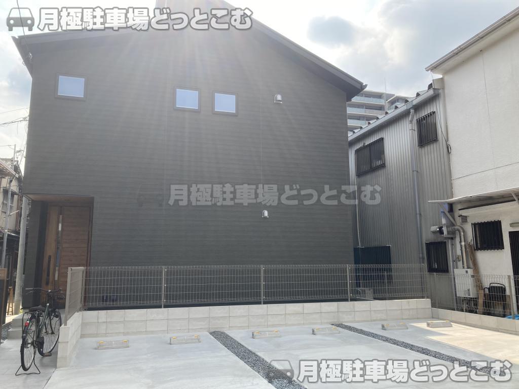 東大阪市荒川2丁目28-20の月極駐車場1
