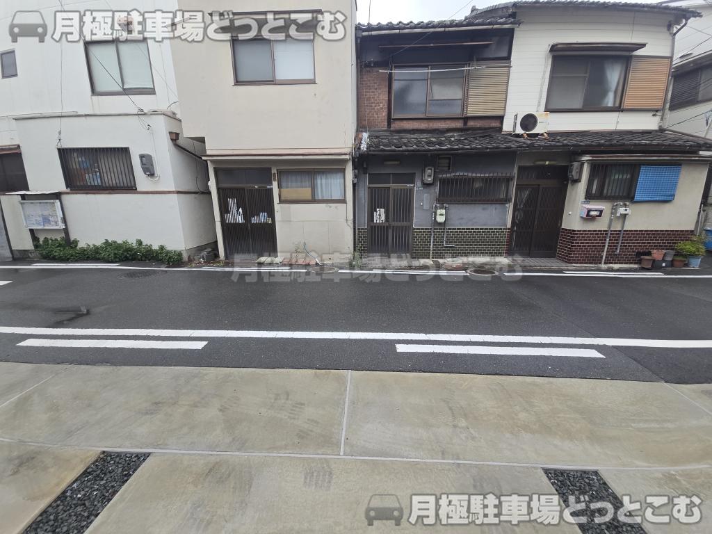 東大阪市荒川2丁目28-20の月極駐車場9