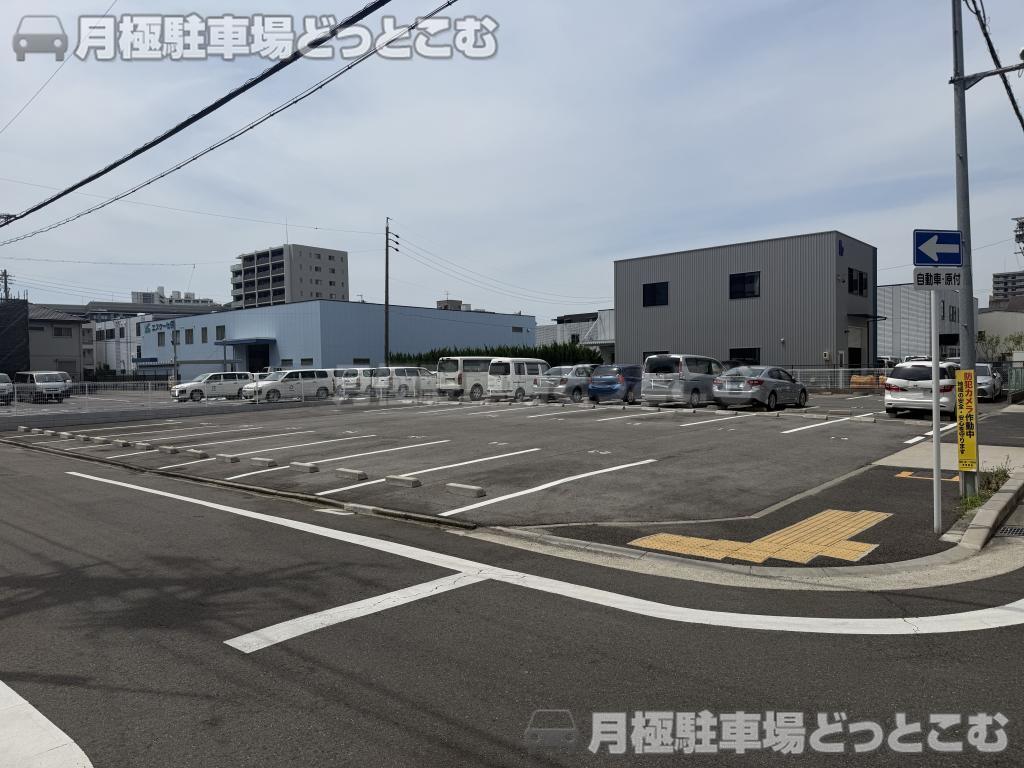 名古屋市西区菊井2丁目1505番の月極駐車場8