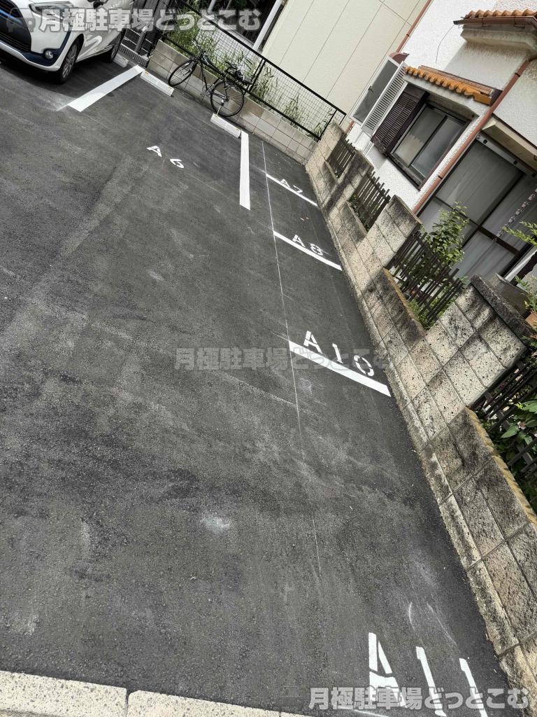 足立区東和2丁目22－22の月極駐車場1