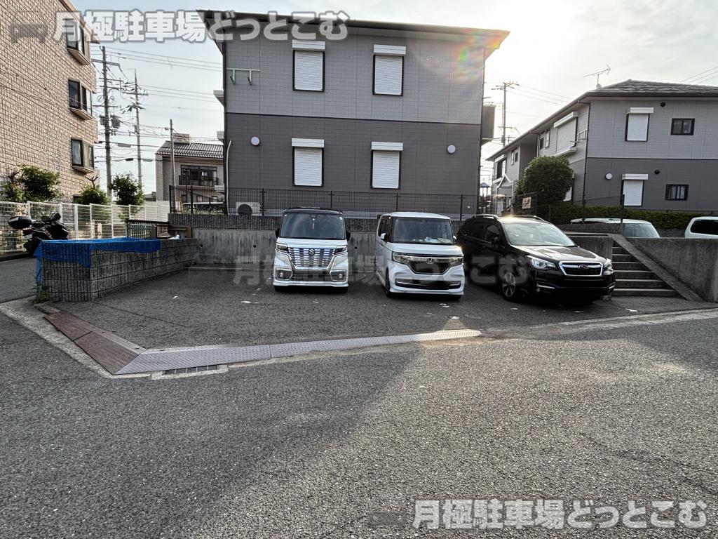 高石市取石5丁目3番12，11の月極駐車場1