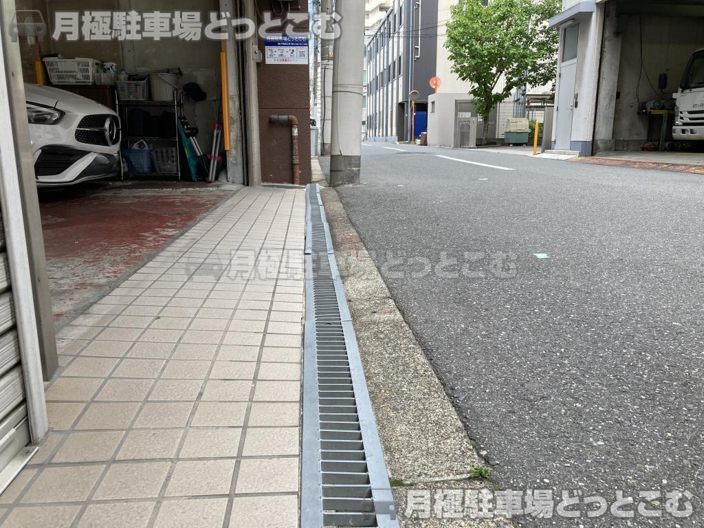 大阪市浪速区幸町3丁目6番10号の月極駐車場5