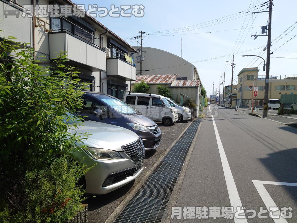 高石市西取石8丁目6-12の月極駐車場9