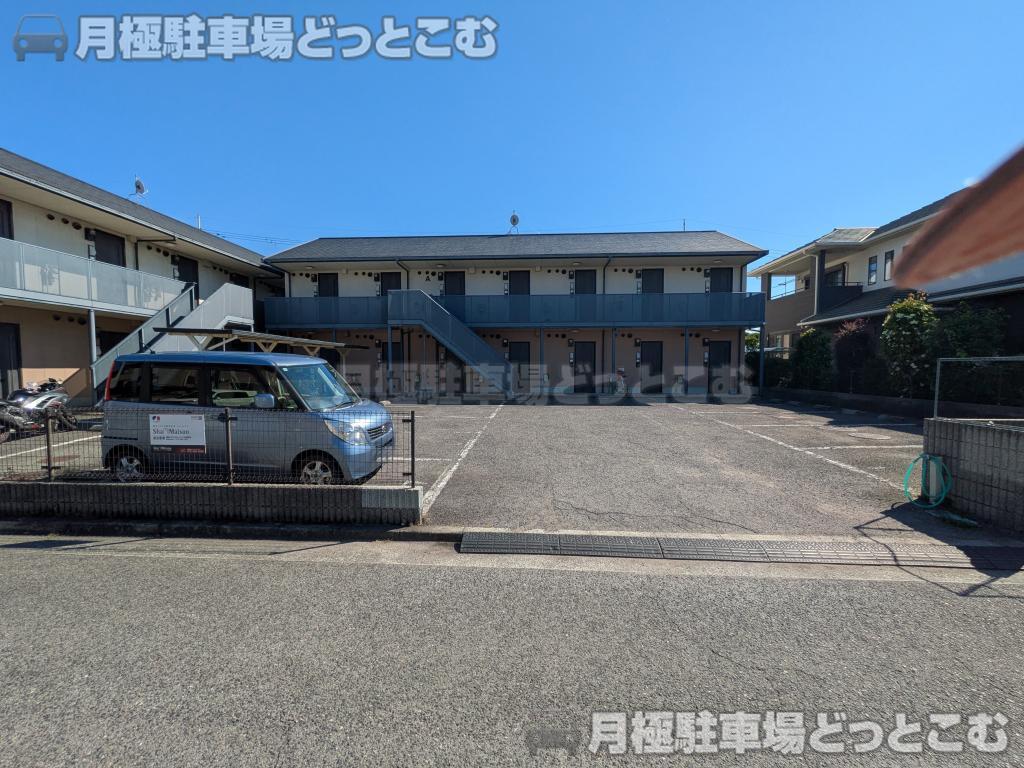 泉佐野市日根野4444-31の月極駐車場1
