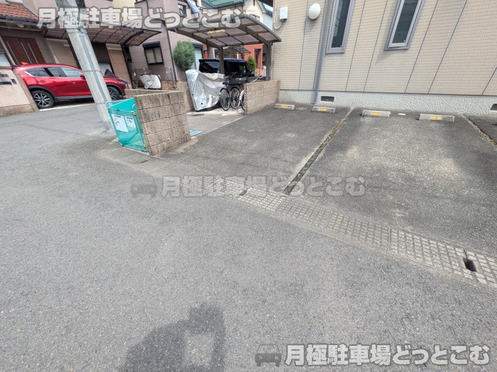 泉佐野市日根野2225-5の月極駐車場4
