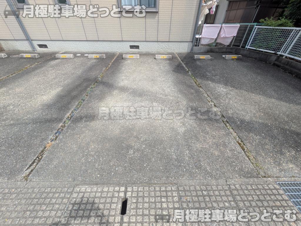 泉佐野市日根野2225-5の月極駐車場6