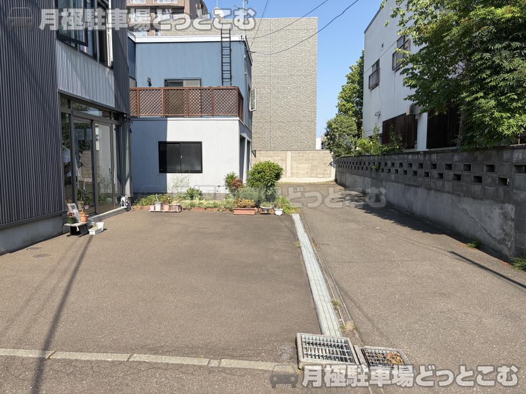 札幌市中央区南十八条西11丁目1−20−3の月極駐車場1
