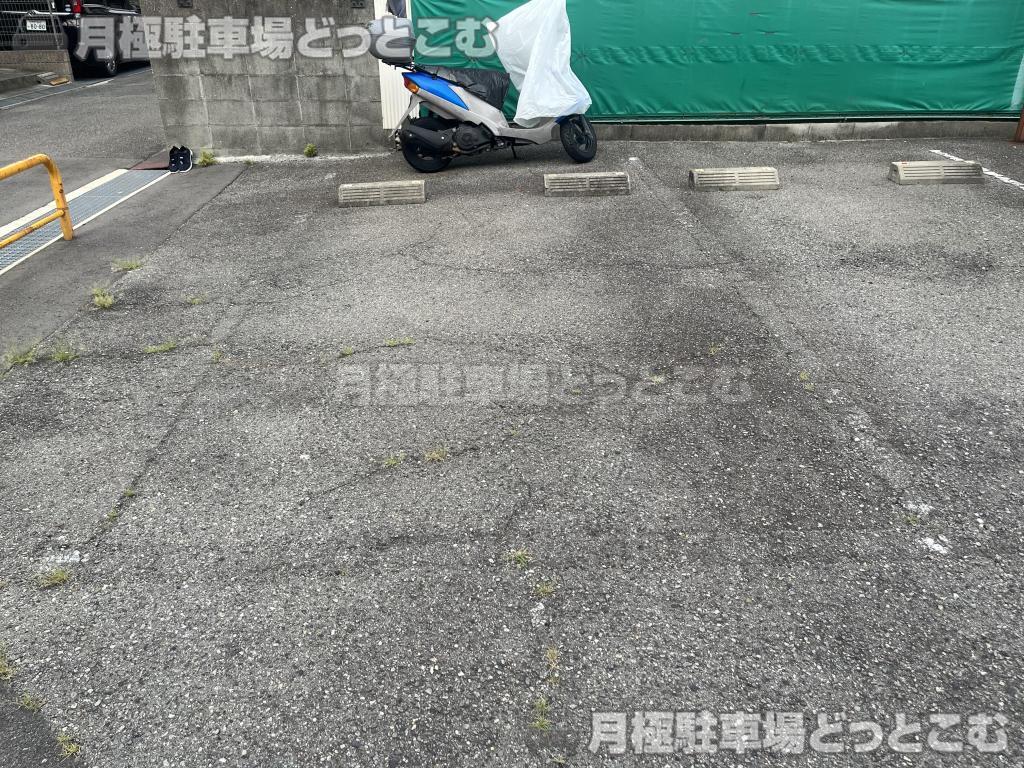 尼崎市大西町2丁目13－3の月極駐車場7