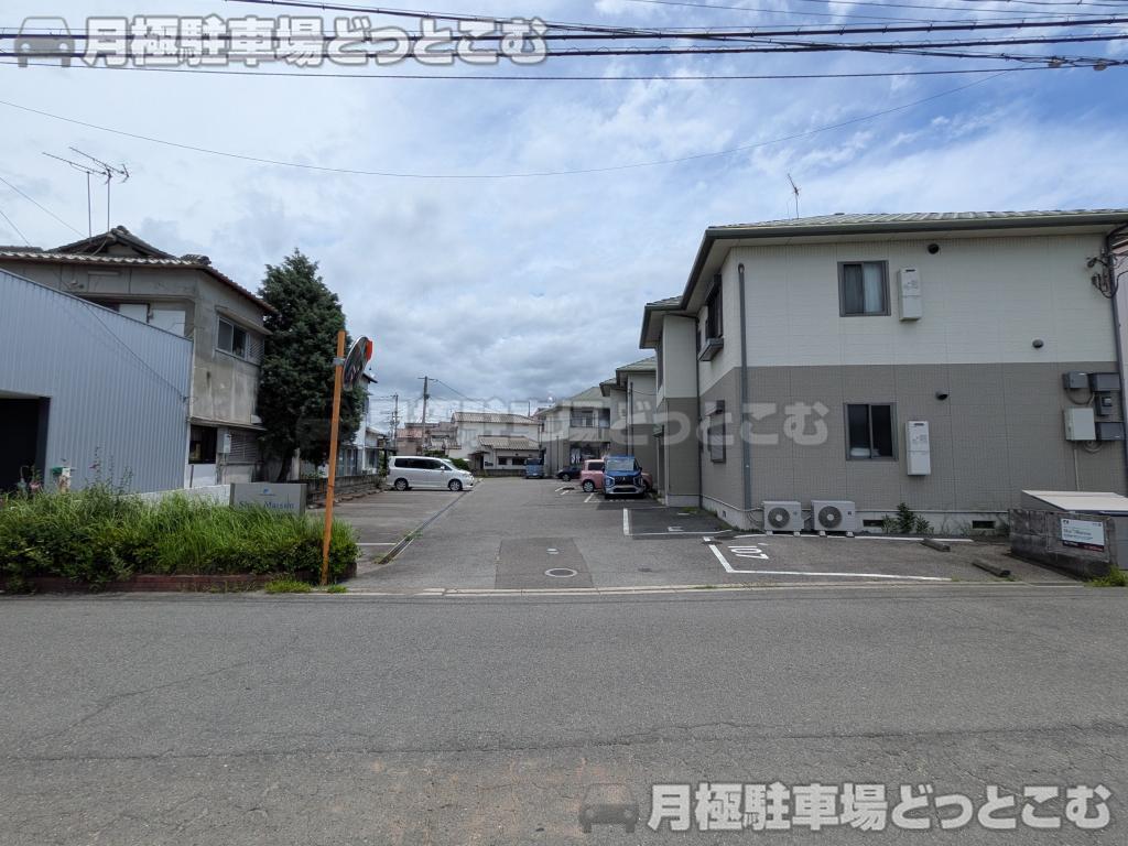 和歌山市小雑賀674の月極駐車場1