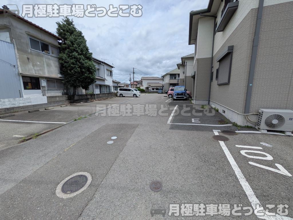 和歌山市小雑賀674の月極駐車場2
