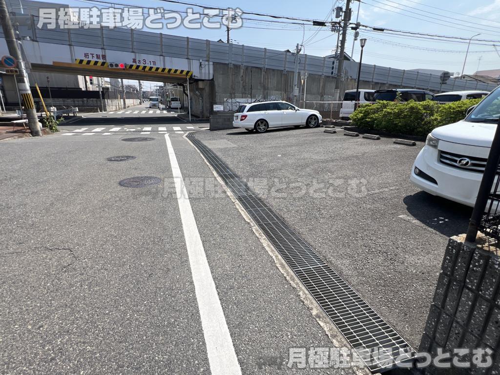 泉大津市条南町4丁目8の月極駐車場1