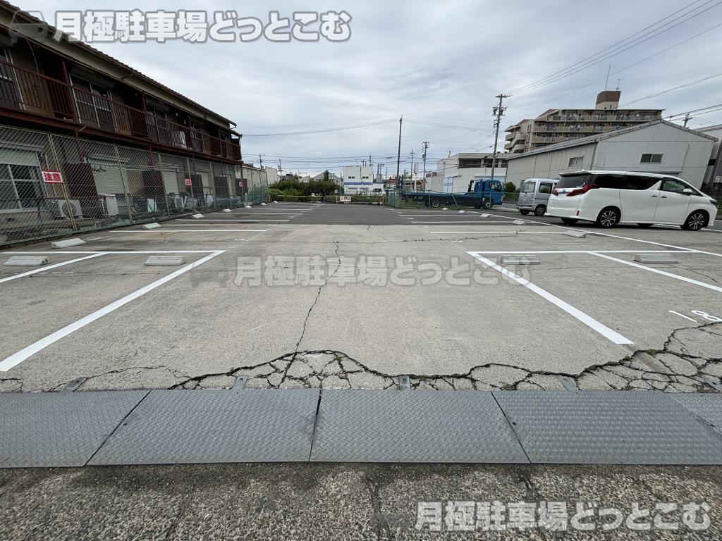 名古屋市中川区中郷2丁目121番の月極駐車場5