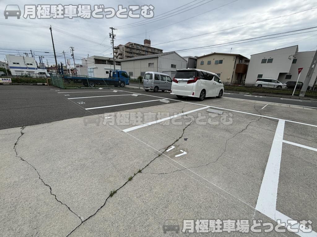 名古屋市中川区中郷2丁目121番の月極駐車場6