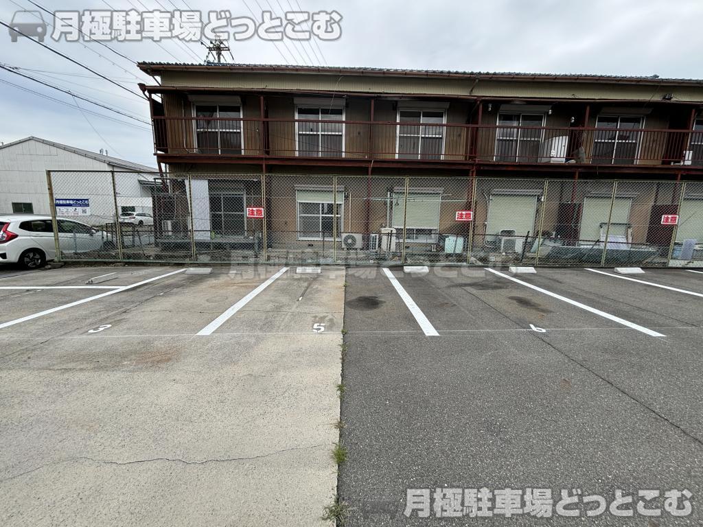 名古屋市中川区中郷2丁目121番の月極駐車場9