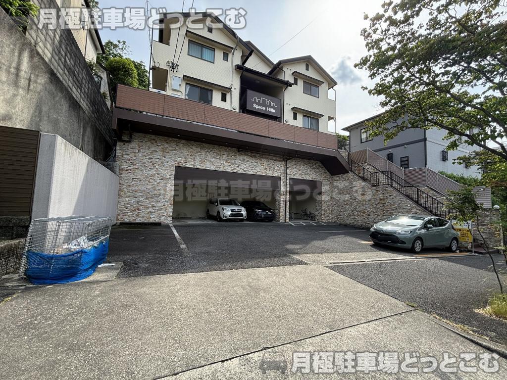 名古屋市千種区鹿子町2丁目4番の月極駐車場1