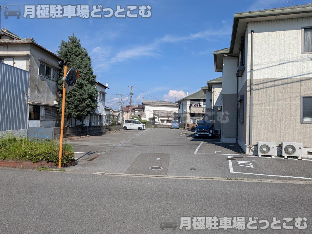 海南市井田25の月極駐車場4
