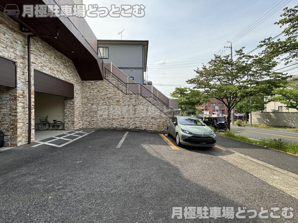 名古屋市千種区鹿子町2丁目4番の月極駐車場2