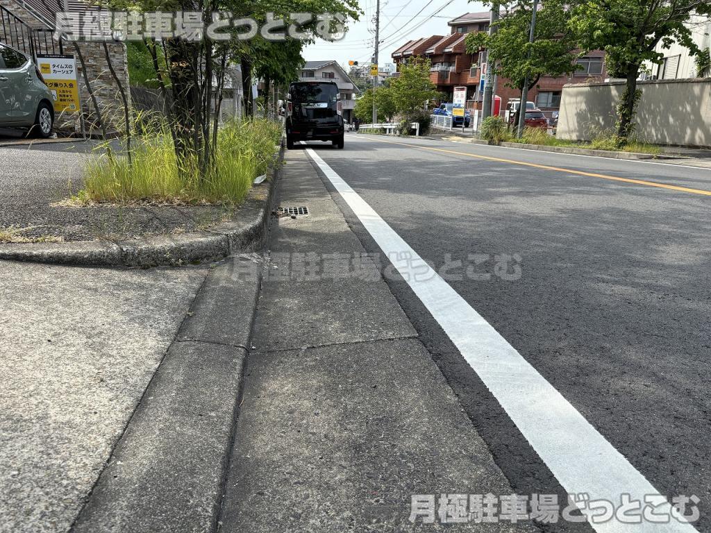 名古屋市千種区鹿子町2丁目4番の月極駐車場8