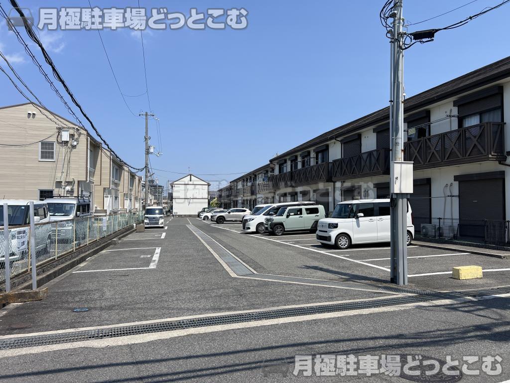 和泉市伯太町2丁目32-15の月極駐車場1