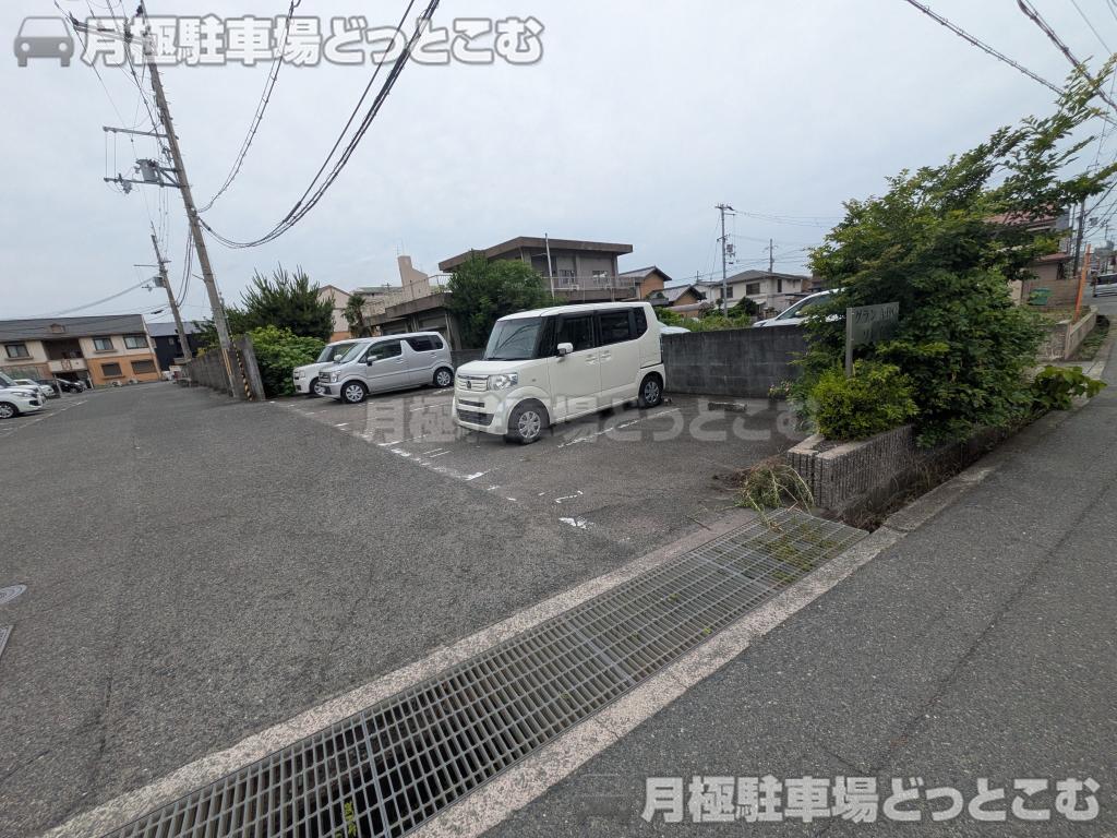 泉南市信達市場1144の月極駐車場2