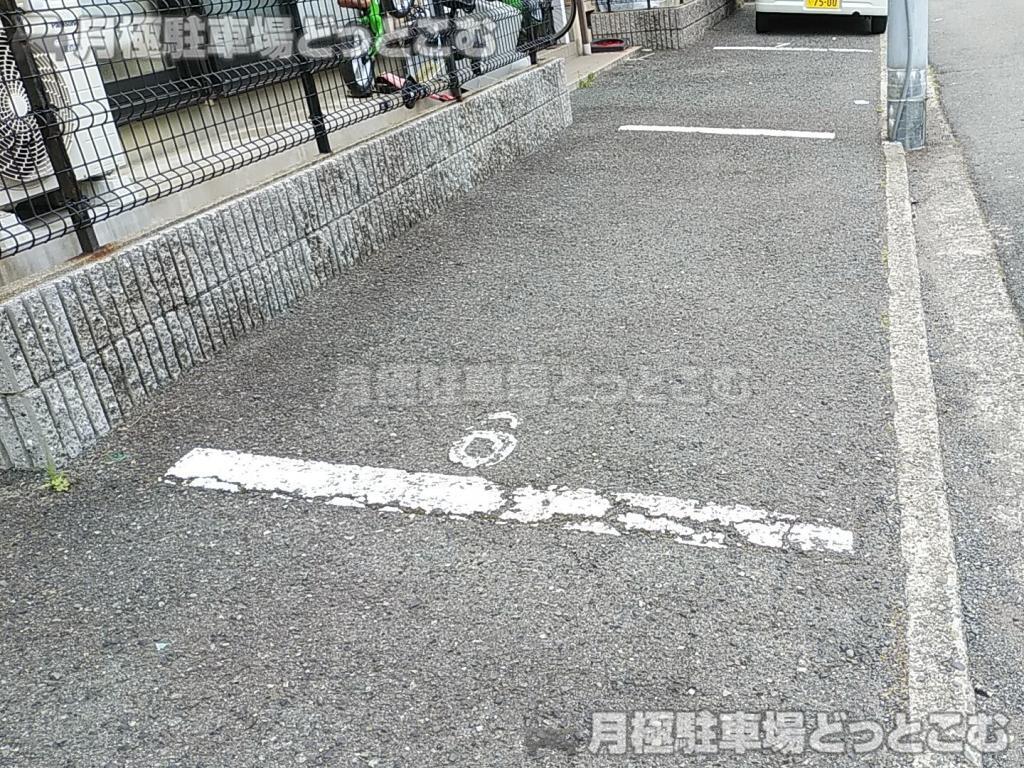 岸和田市上町38-24の月極駐車場3