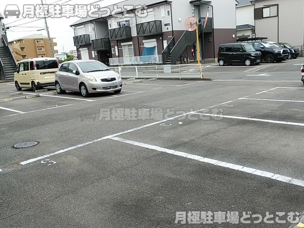 貝塚市半田275-1の月極駐車場1