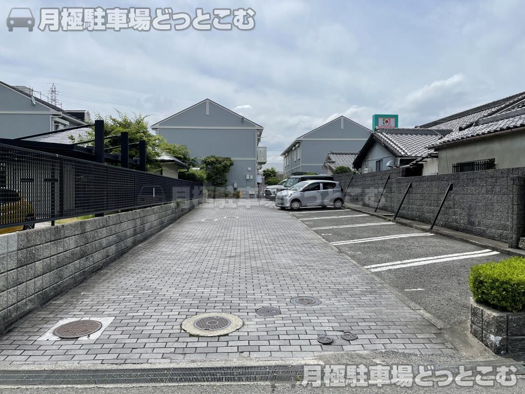 泉大津市虫取町1丁目1-13の月極駐車場1