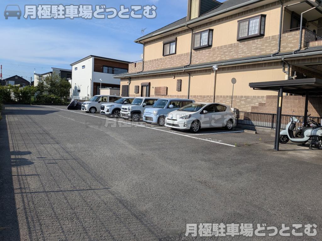 和歌山市小雑賀164-1の月極駐車場1
