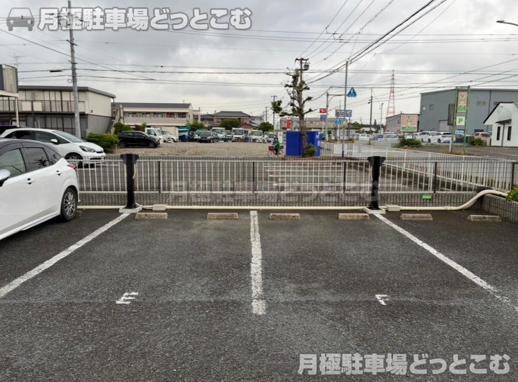 津島市唐臼町当理49の月極駐車場1