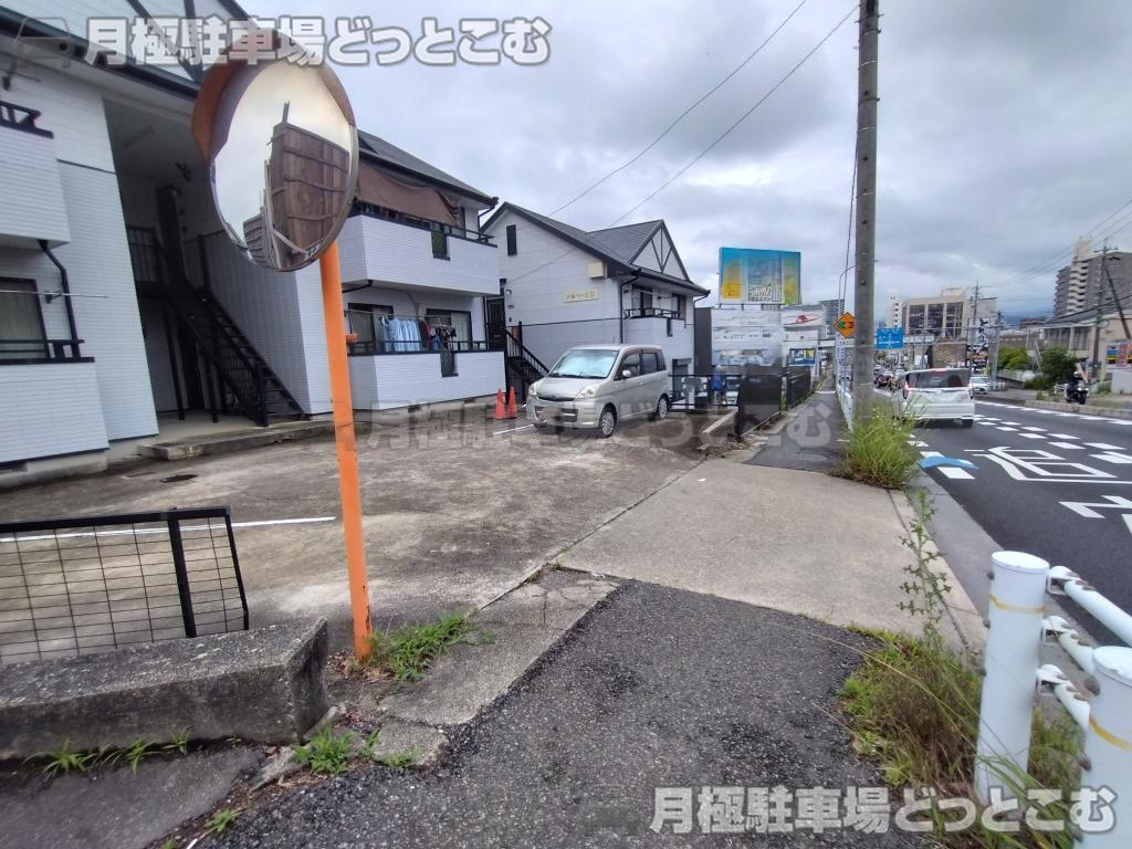 豊田市小坂本町5丁目6-1の月極駐車場1