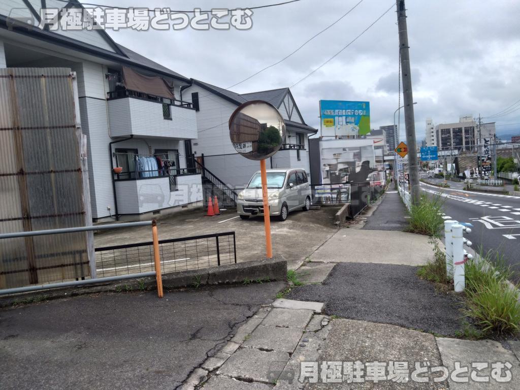 豊田市小坂本町5丁目6-1の月極駐車場3