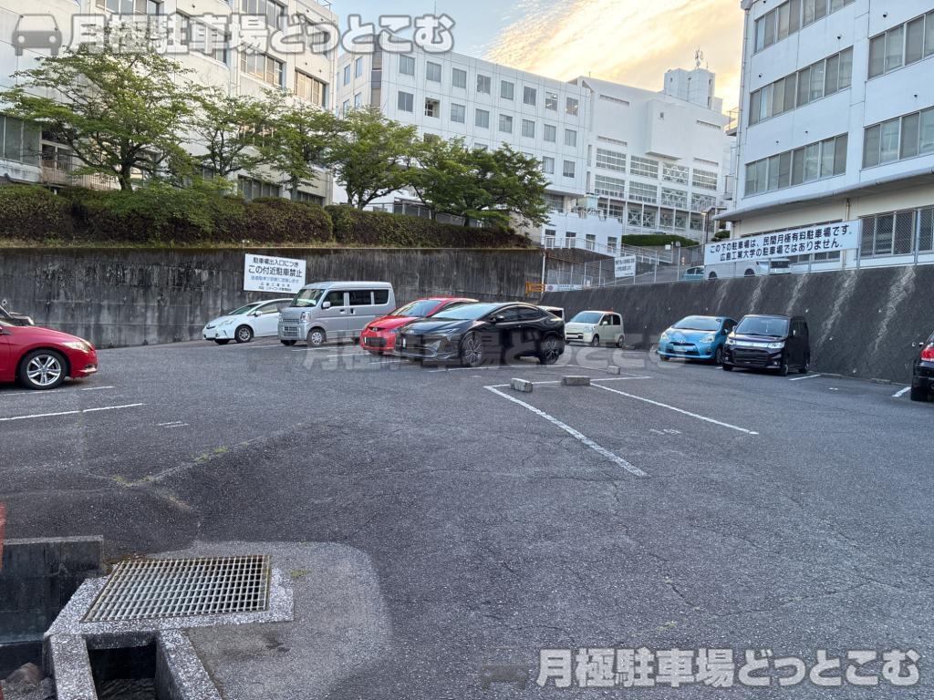 広島市佐伯区三宅3-921-1の月極駐車場2
