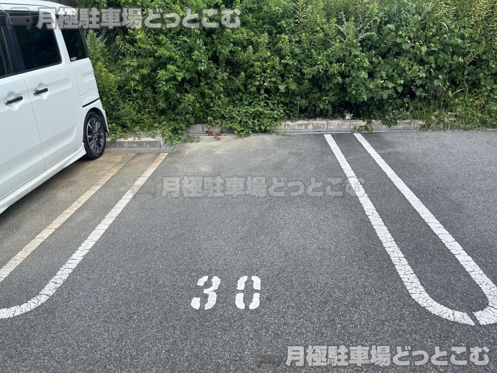 奈良市三碓町2203-1.2203-2の月極駐車場2