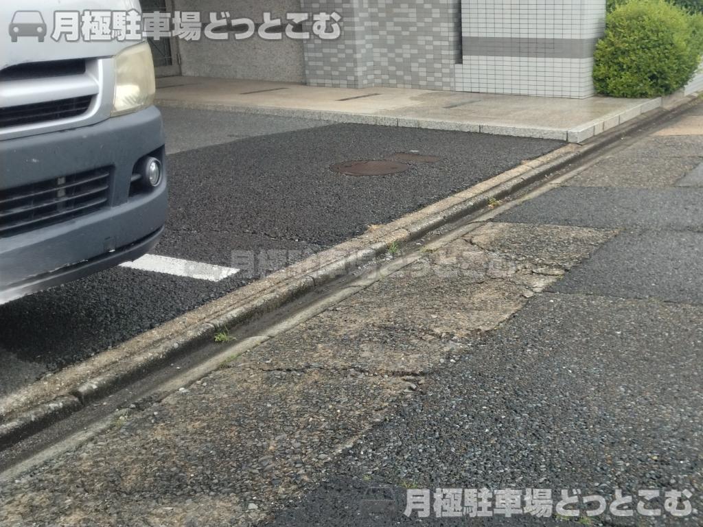 名古屋市昭和区塩付通7丁目49-49の月極駐車場6