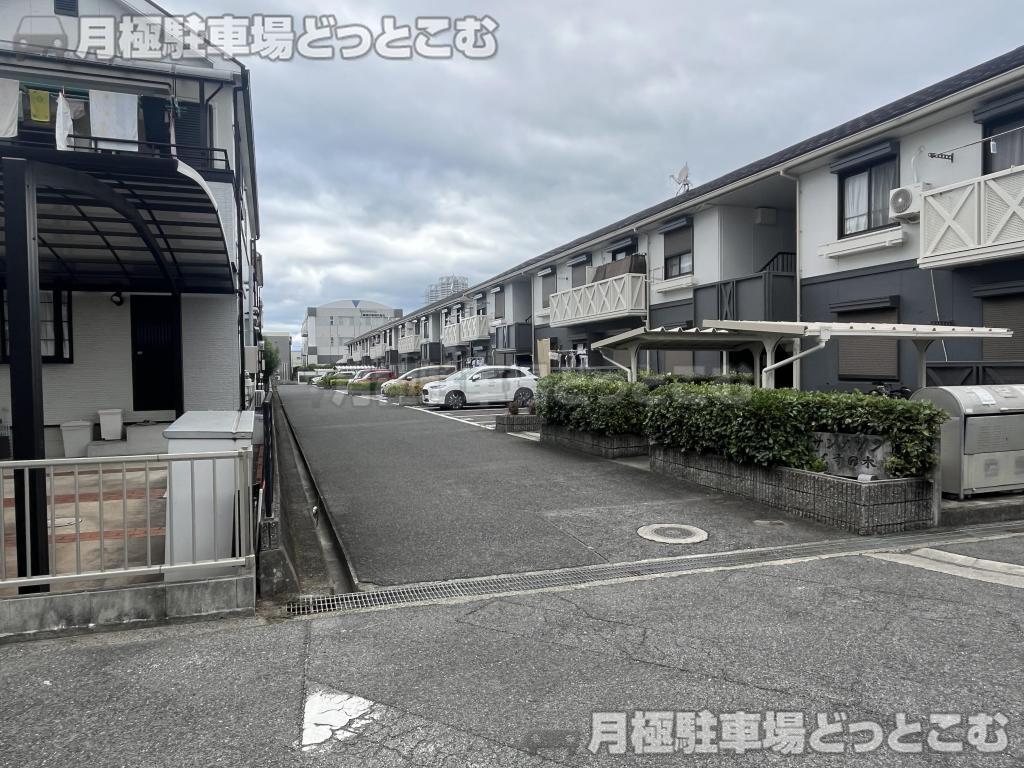 泉大津市虫取町1丁目4-22の月極駐車場1