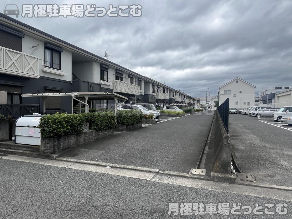 泉大津市虫取町1丁目4-22の月極駐車場2