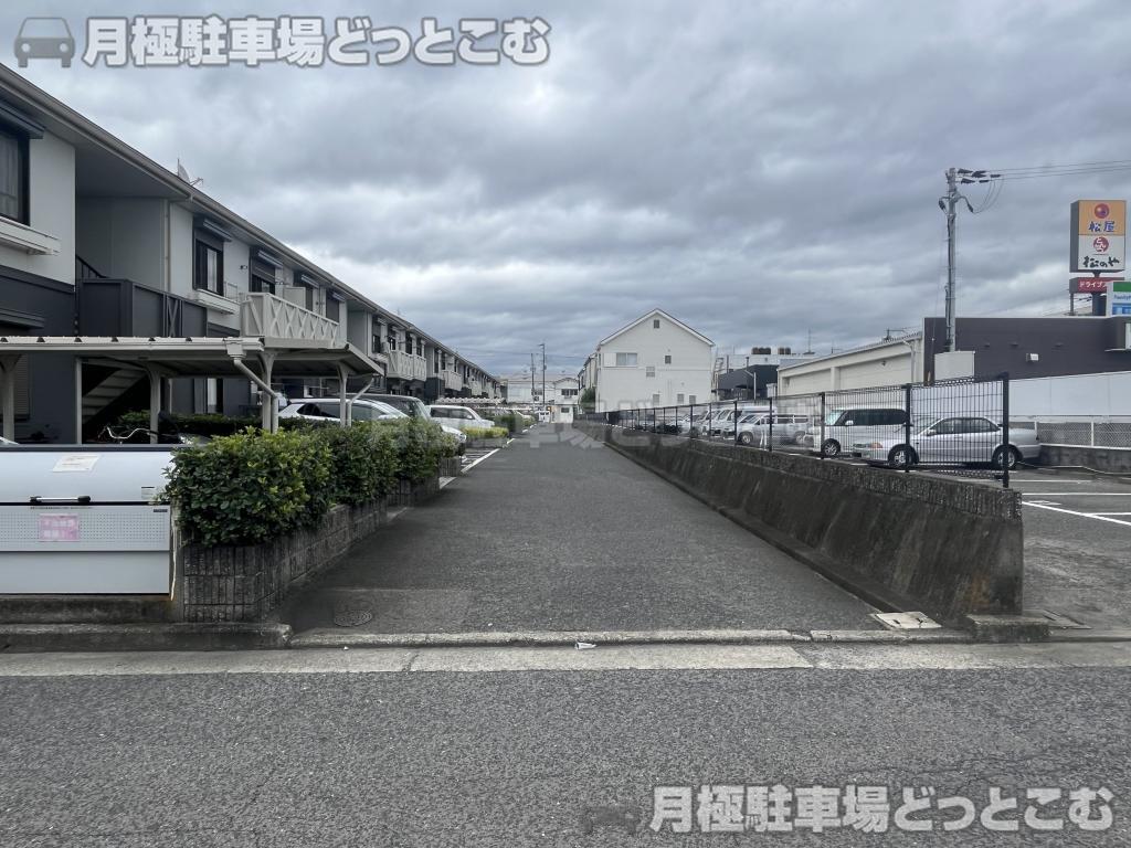 泉大津市虫取町1丁目4-22の月極駐車場7