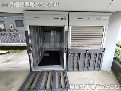 横浜市西区高島台18-17付近の月極駐車場1