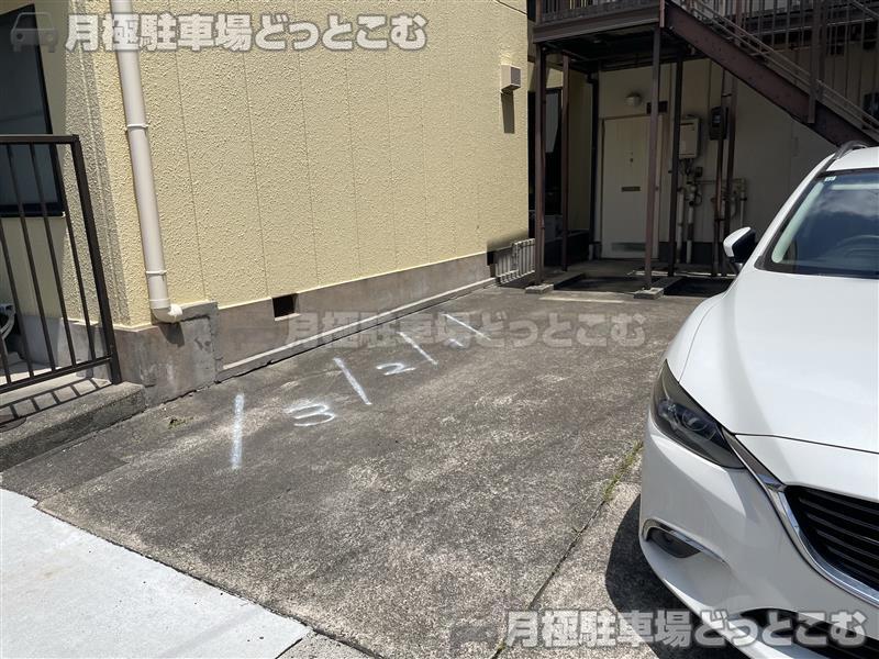 名古屋市西区栄生2丁目2309の月極駐車場1