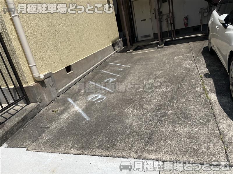 名古屋市西区栄生2丁目2309の月極駐車場2