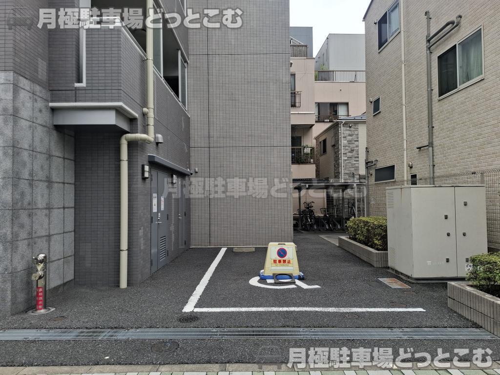 台東区今戸2丁目10-1の月極駐車場3