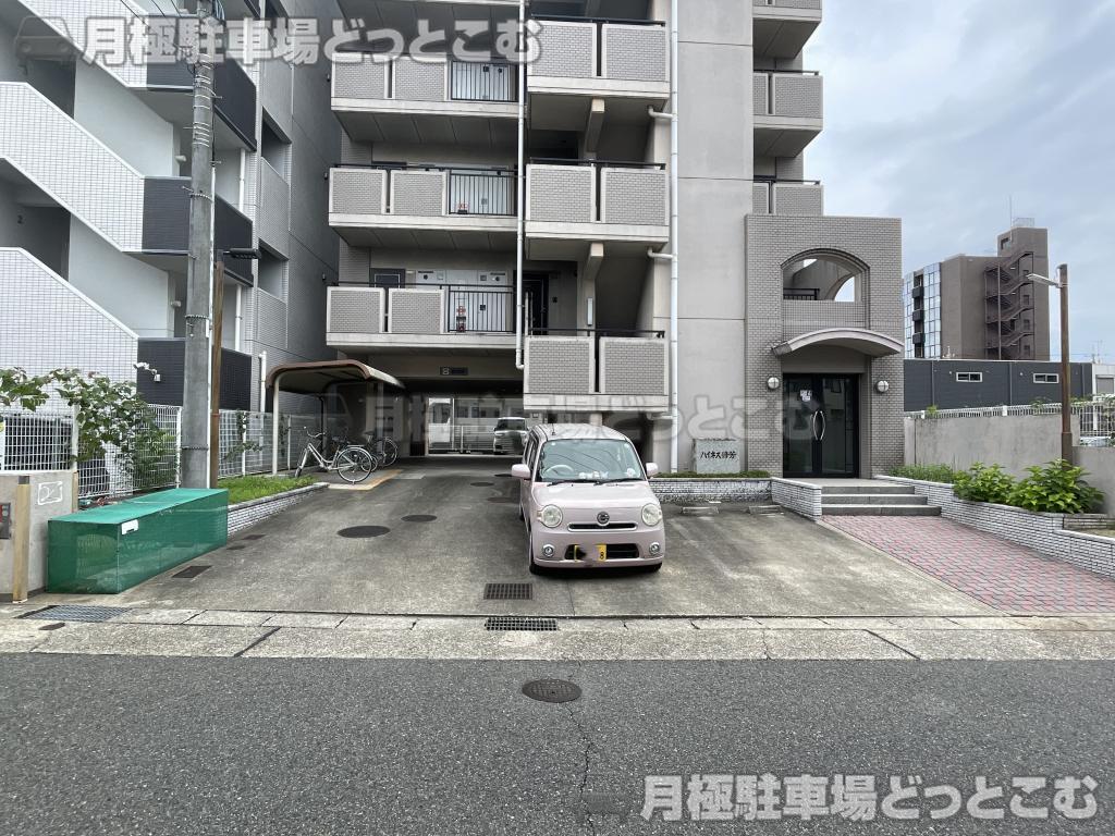 名古屋市名東区本郷3丁目110-1,110-2,111の月極駐車場1