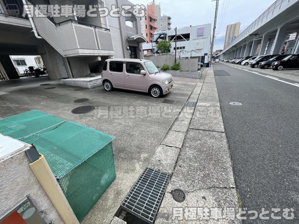 名古屋市名東区本郷3丁目110-1,110-2,111の月極駐車場4