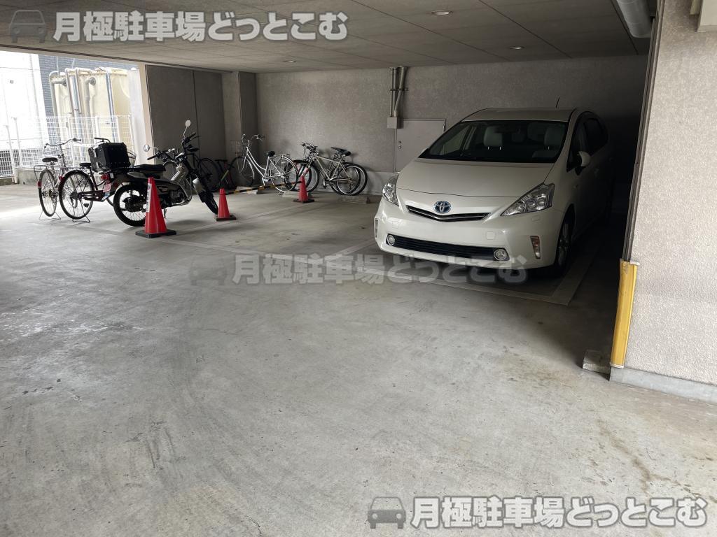 名古屋市名東区本郷3丁目110-1,110-2,111の月極駐車場5
