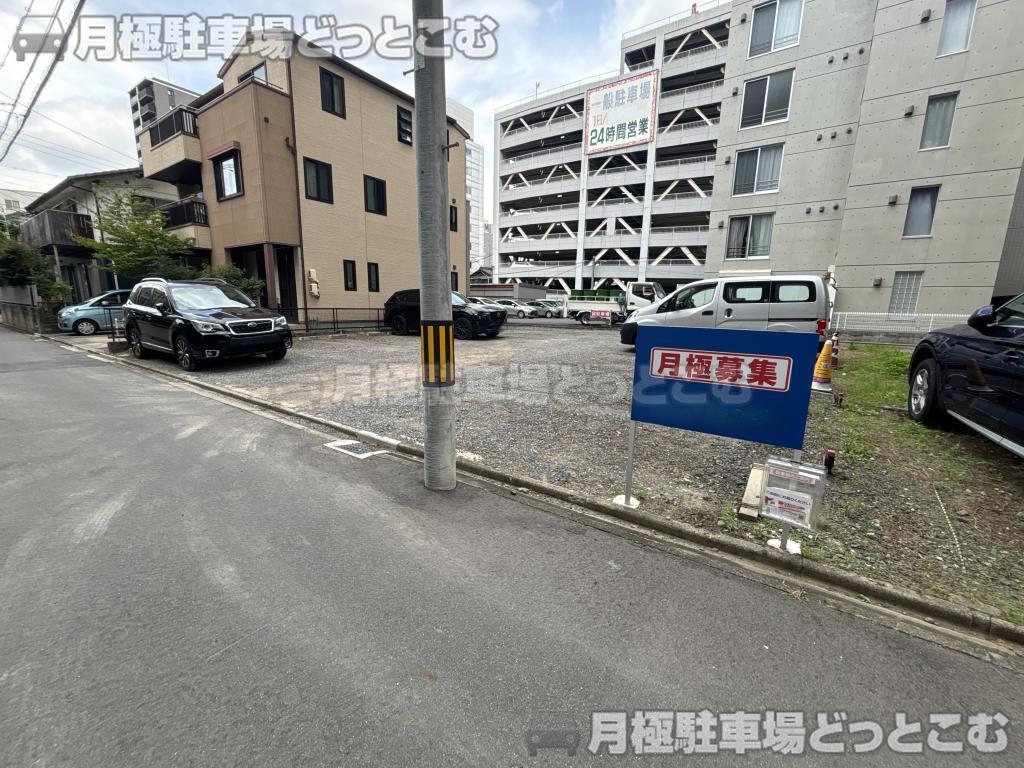名古屋市東区葵3-909-1の月極駐車場1