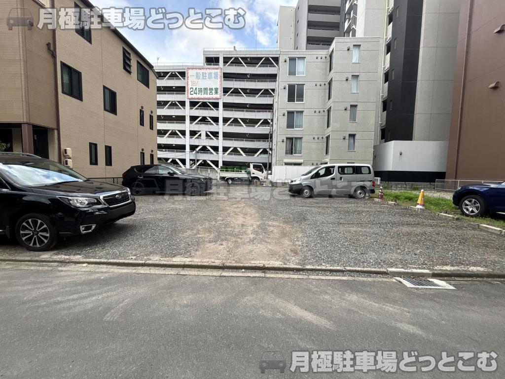 名古屋市東区葵3-909-1の月極駐車場2