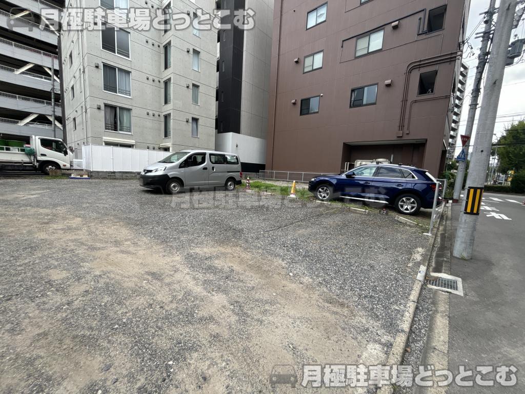 名古屋市東区葵3-909-1の月極駐車場4