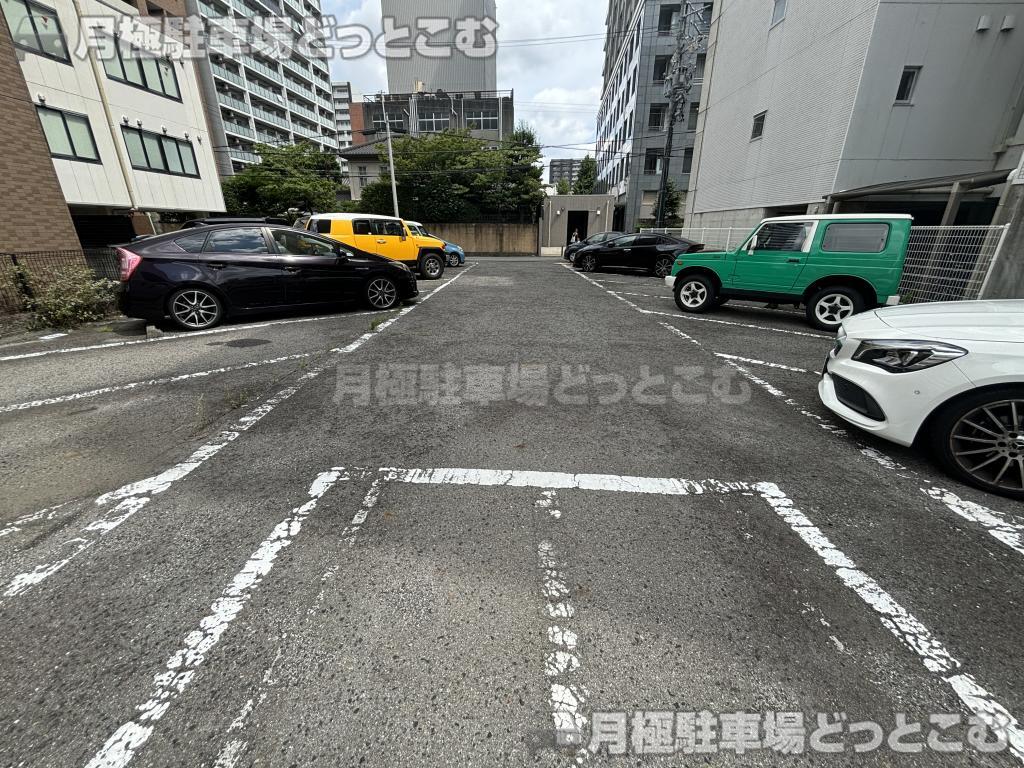 名古屋市東区葵1-12-1の月極駐車場7