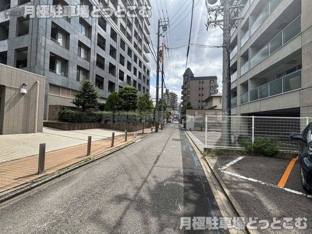 名古屋市東区葵1-12-1の月極駐車場4