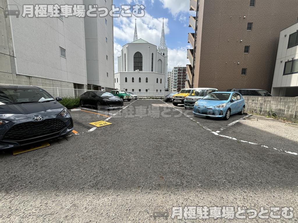 名古屋市東区葵1-12-1の月極駐車場5
